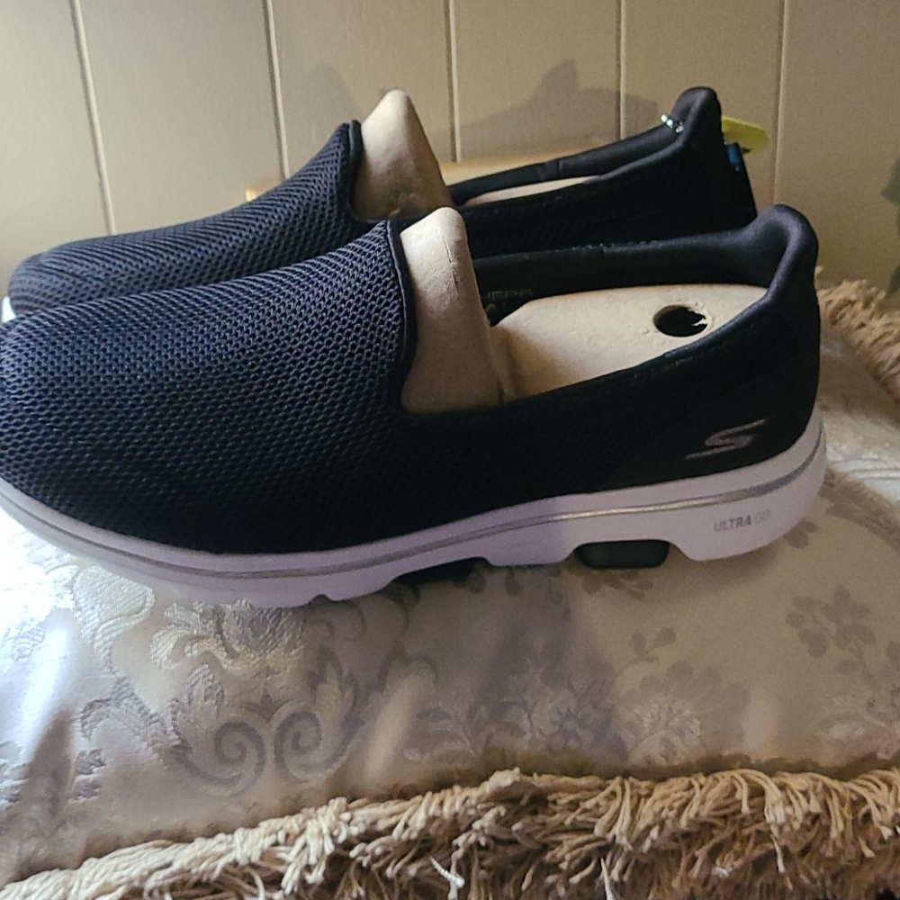 SKECHERS  GOWALK 5